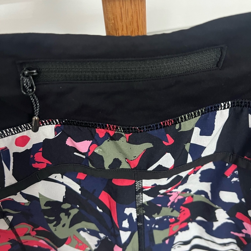 Lululemon Athletica Pop Cut Boom Juice Multi / Black Speed Shorts 2.5” sz 8 - Picture 6 of 9